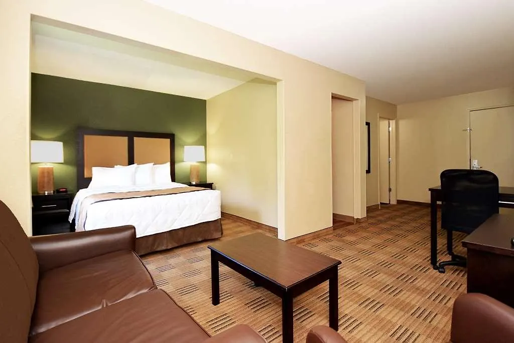 Отель Suburban Studios Columbus East
