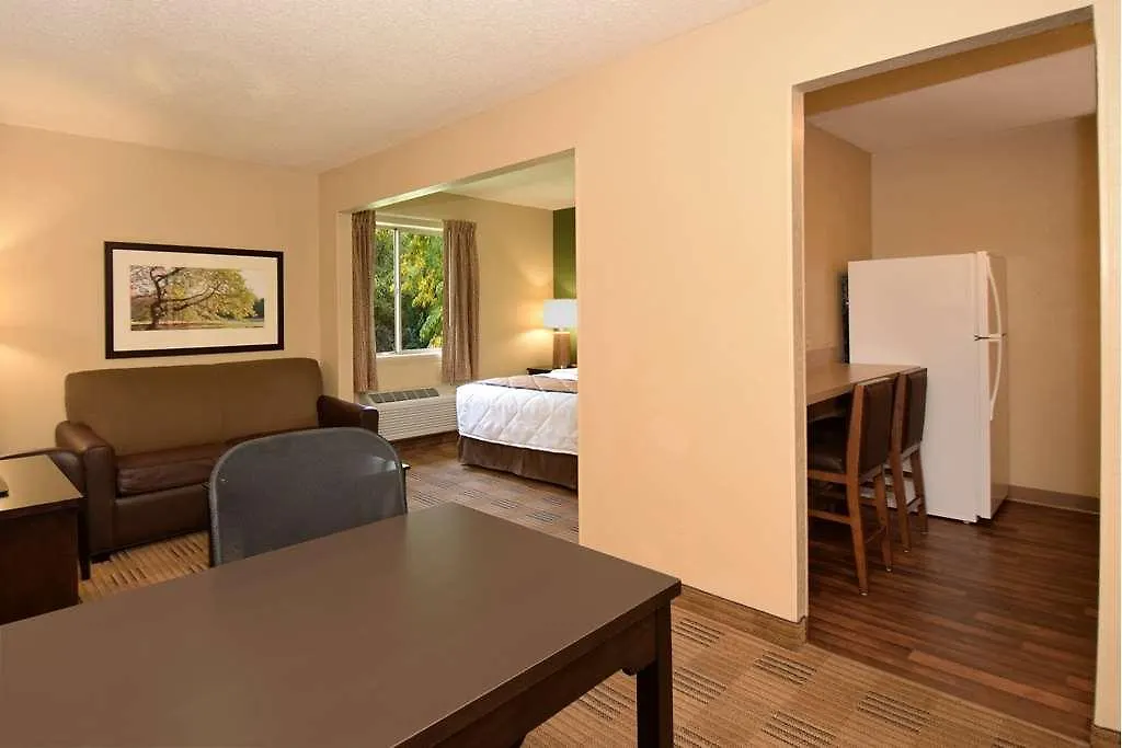 Suburban Studios Columbus East Hotel