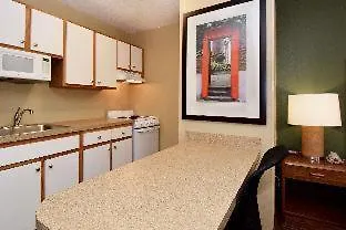 Hotel Suburban Studios Columbus East