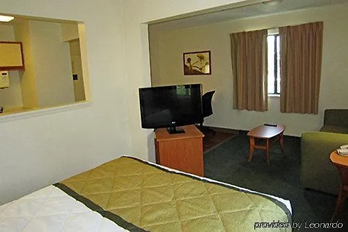 Suburban Studios Columbus East 2*,
