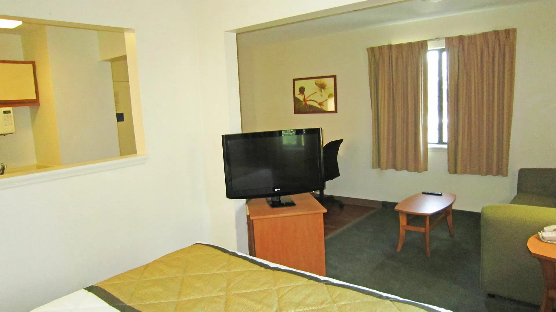 Suburban Studios Columbus East ארצות הברית